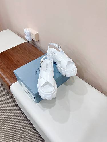 Picture of Prada Shoes Women _SKUfw138876271fw